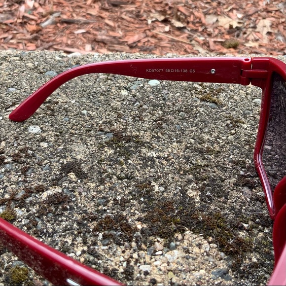 Retro Square Red Sunglasses - Picture 10 of 10